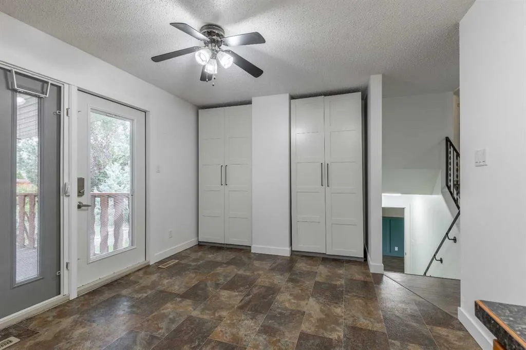 51 Temple Boulevard W