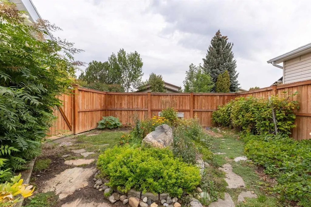 51 Temple Boulevard W