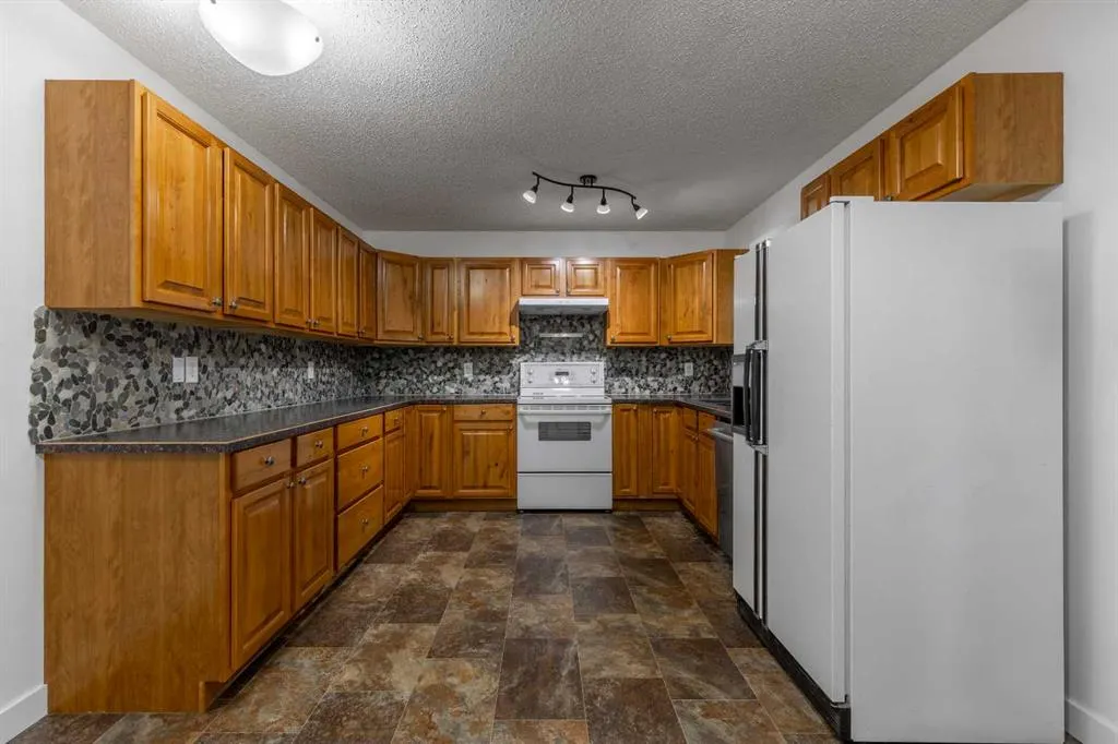 51 Temple Boulevard W