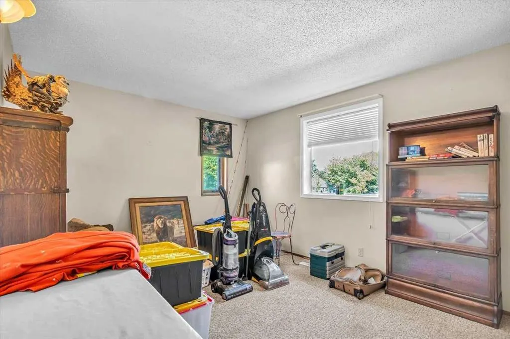 201 4 Avenue SE