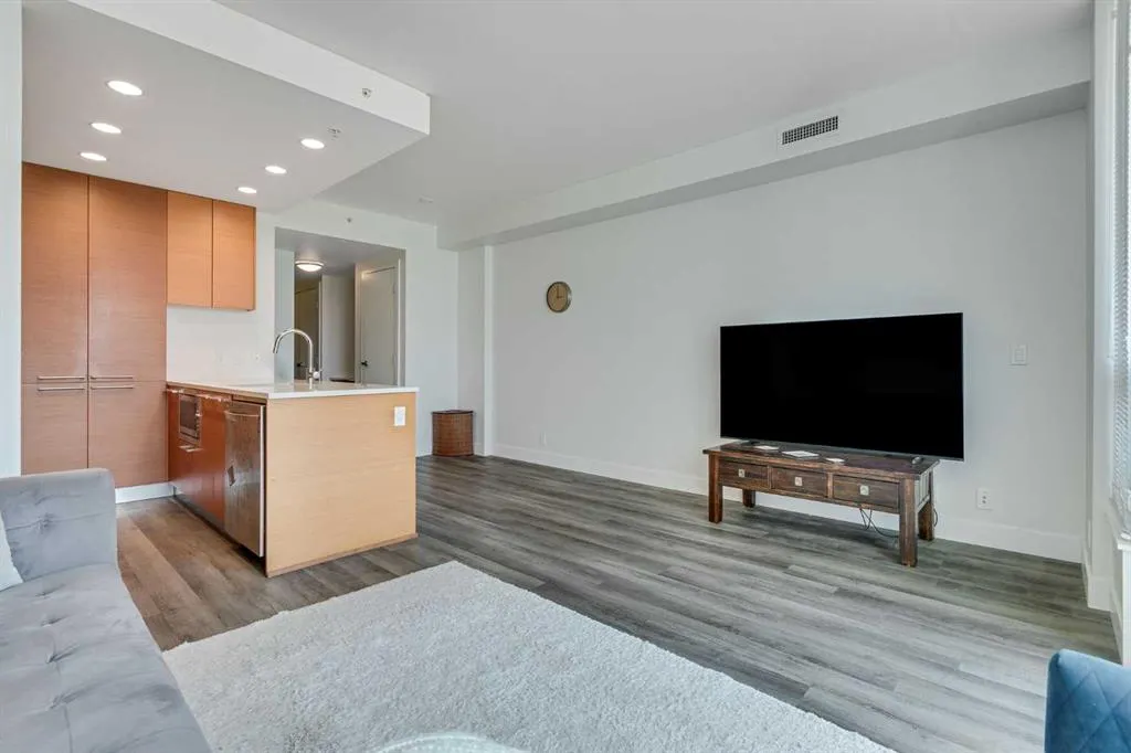 222 Riverfront Avenue SW, #548