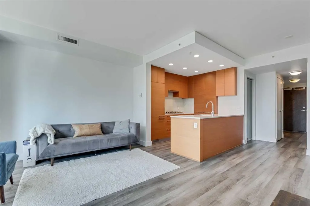 222 Riverfront Avenue SW, #548