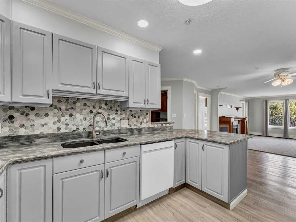 1535 Southview Drive SE, #220