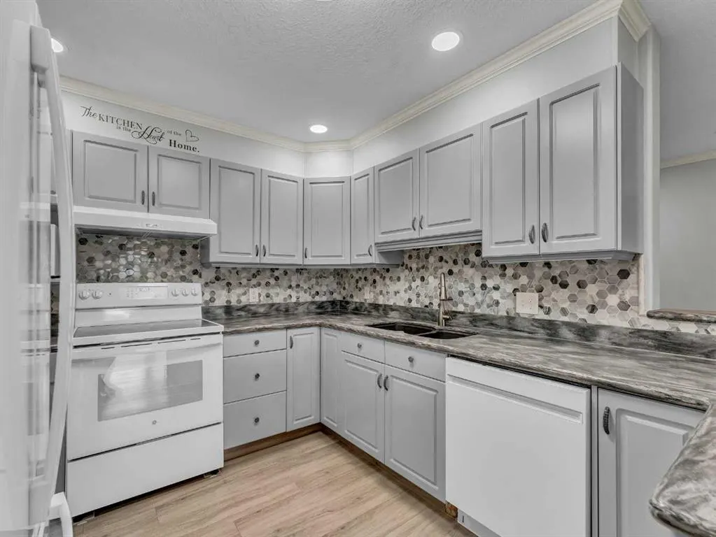 1535 Southview Drive SE, #220