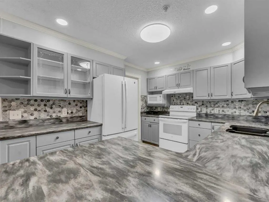 1535 Southview Drive SE, #220