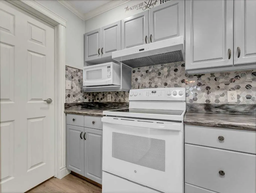 1535 Southview Drive SE, #220