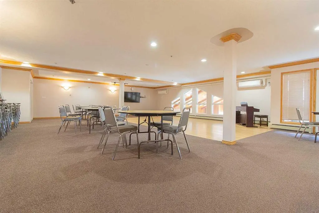 1535 Southview Drive SE, #220