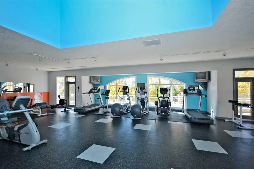 2 Hemlock Crescent SW, #214