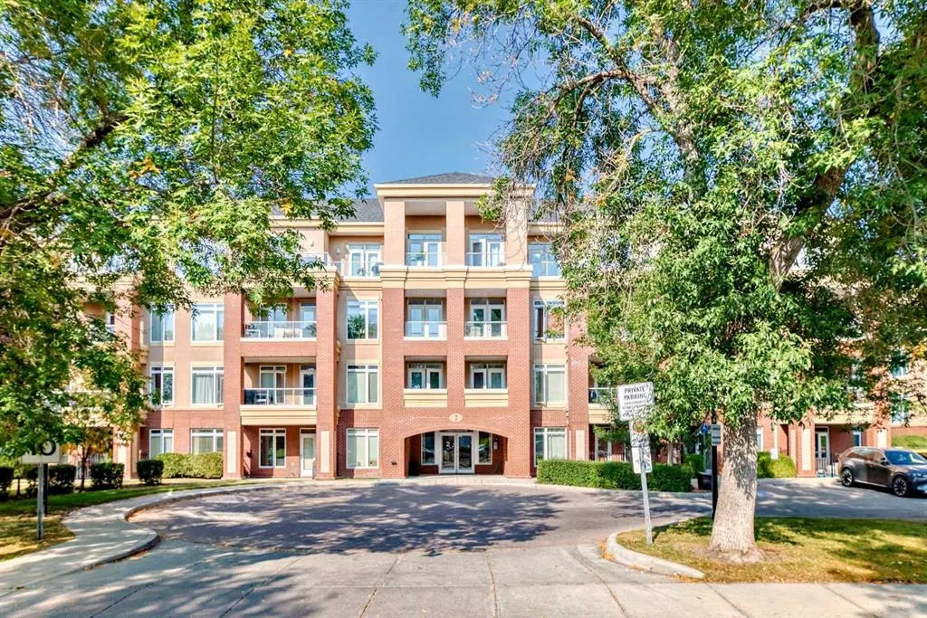 2 Hemlock Crescent SW, #214
