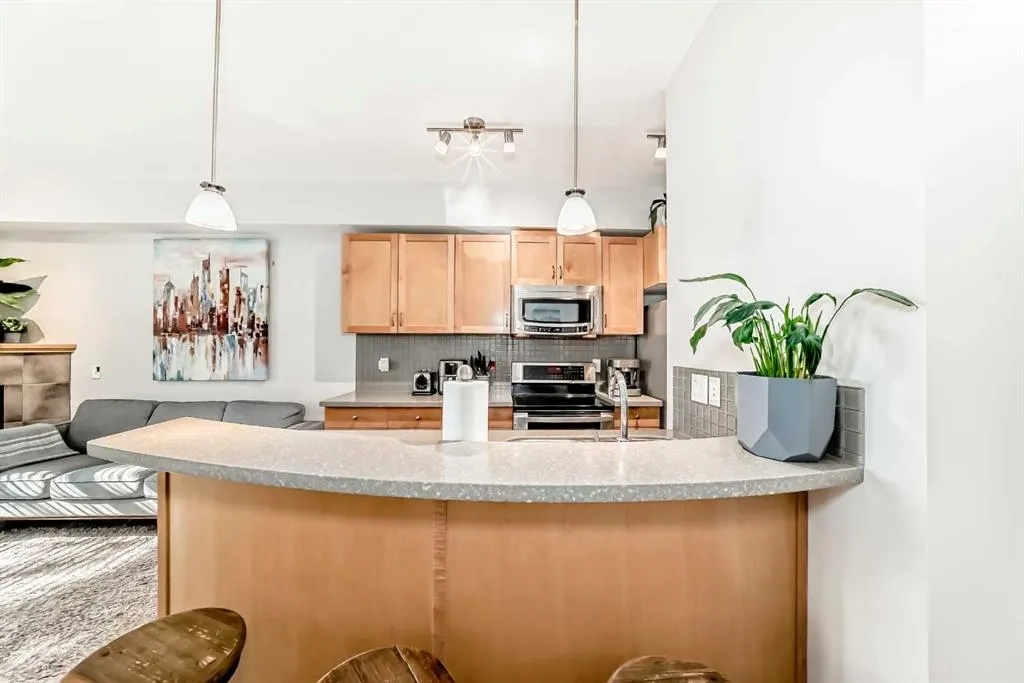 2 Hemlock Crescent SW, #214
