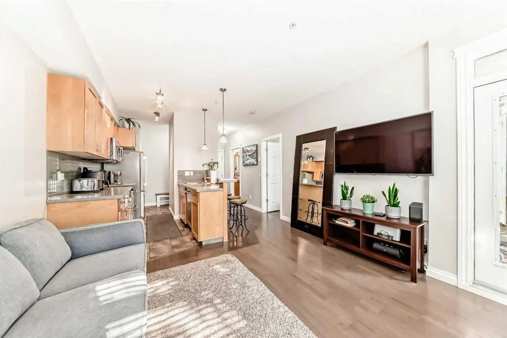 2 Hemlock Crescent SW, #214