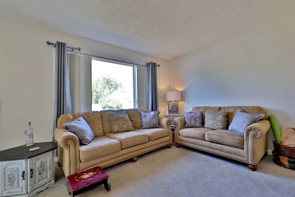 66 Westview Crescent