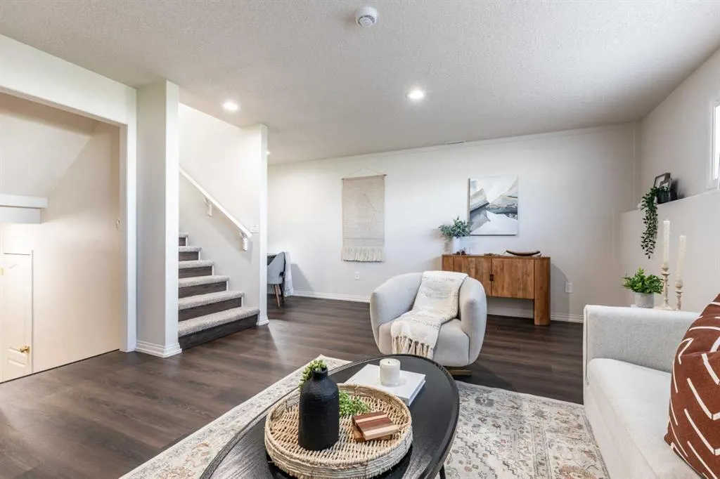 54 Terrace View NE