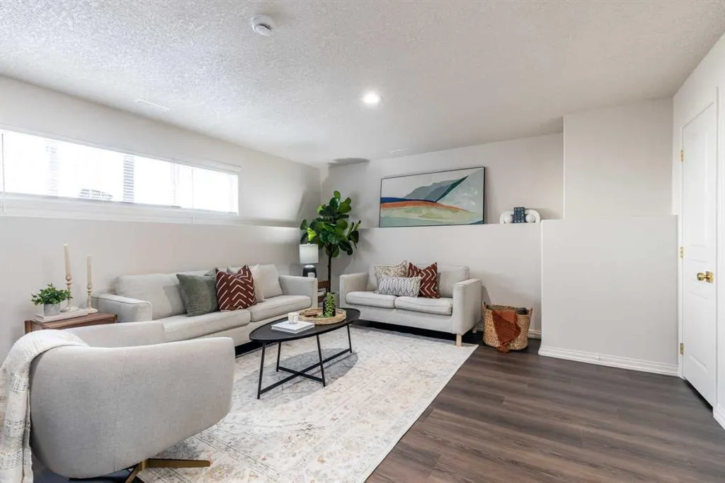 54 Terrace View NE