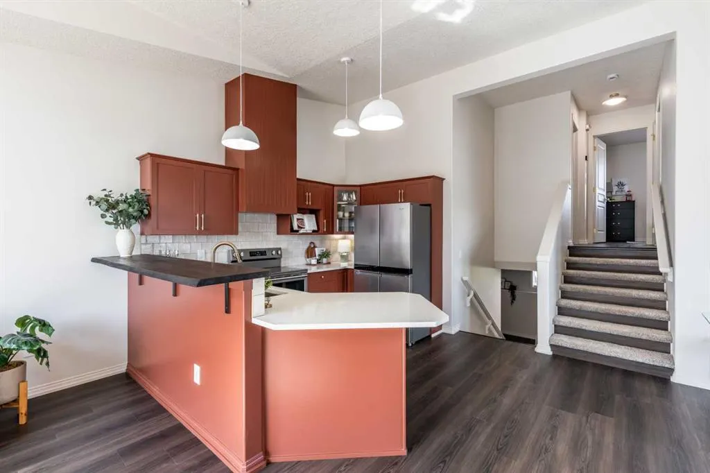 54 Terrace View NE