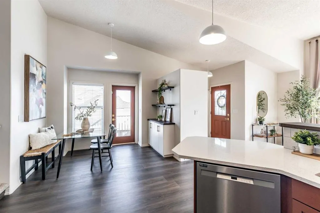 54 Terrace View NE