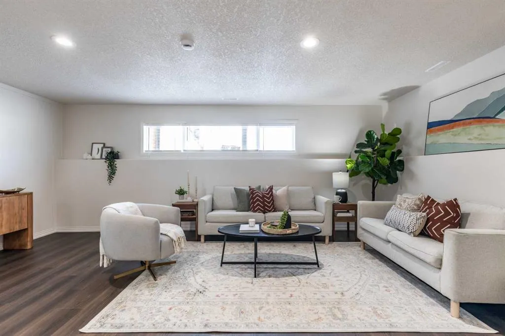 54 Terrace View NE