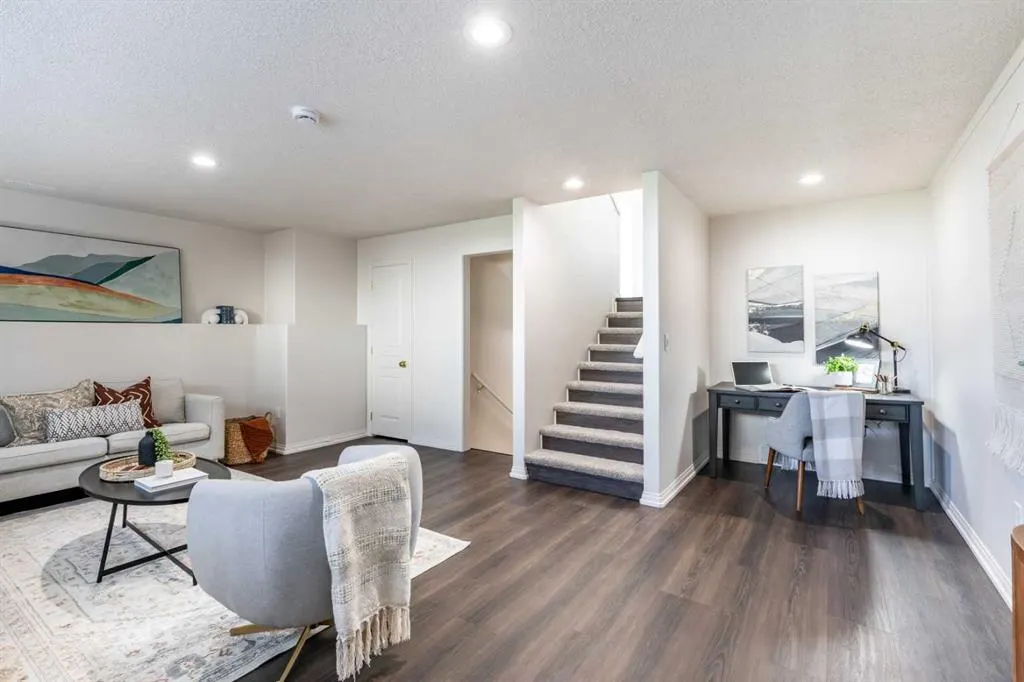 54 Terrace View NE