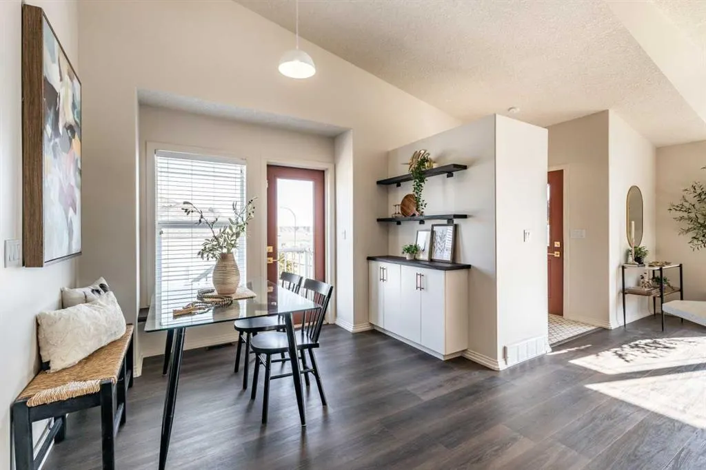 54 Terrace View NE
