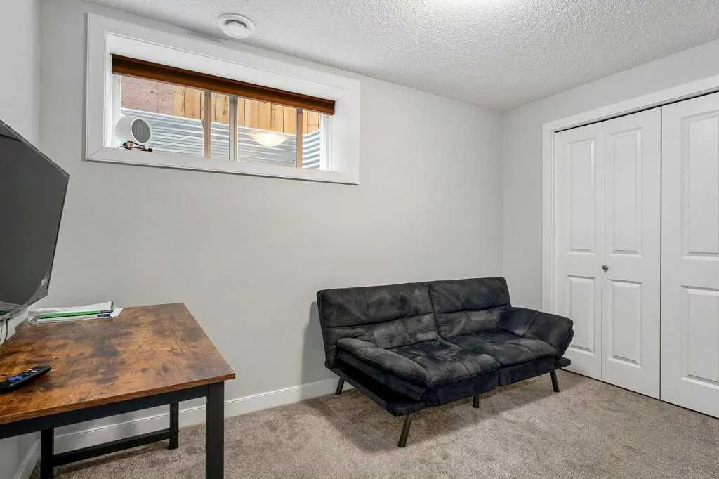 24 Copperpond Park SE