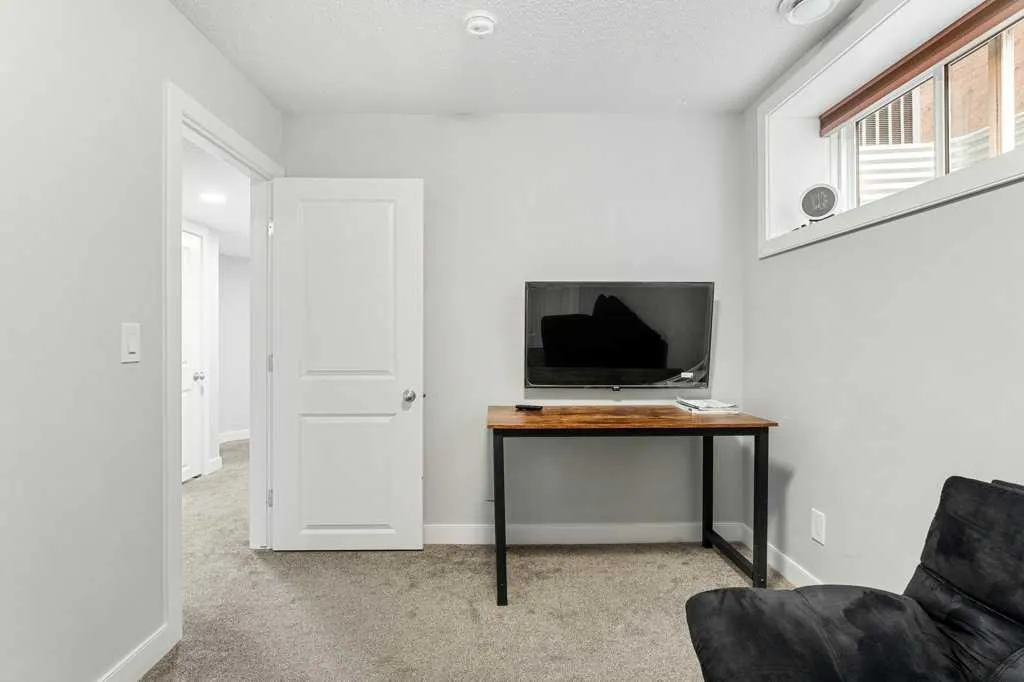 24 Copperpond Park SE