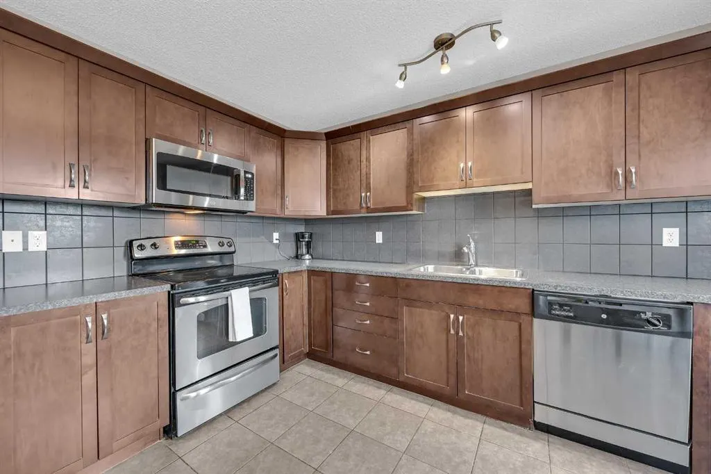 126 Windstone Avenue SW