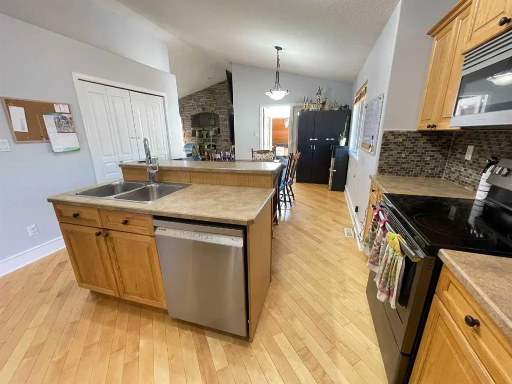 122 Muldoon Crescent
