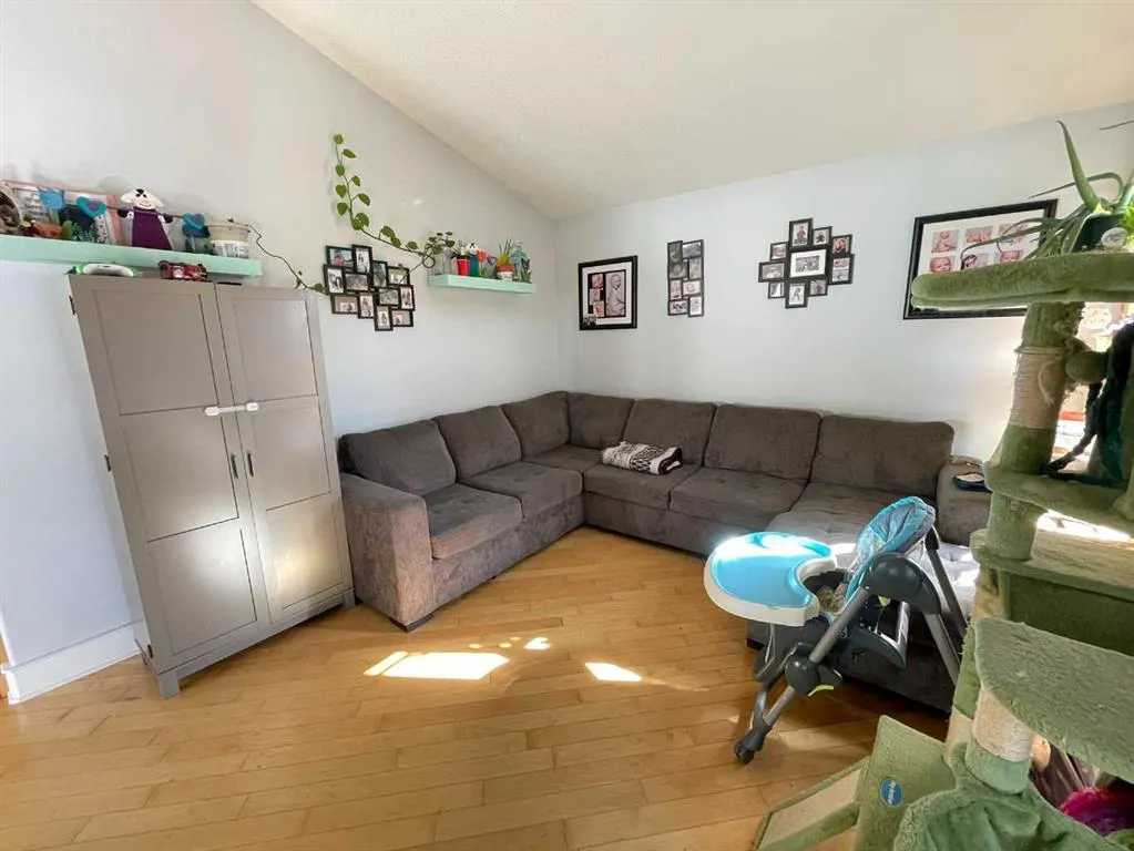 122 Muldoon Crescent