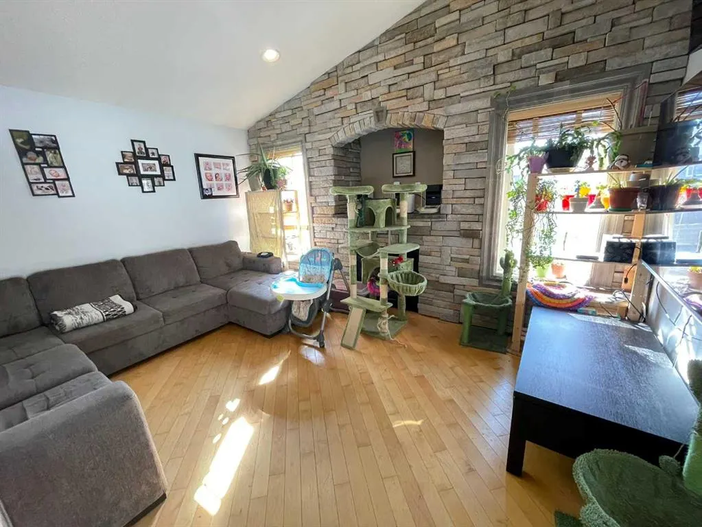 122 Muldoon Crescent
