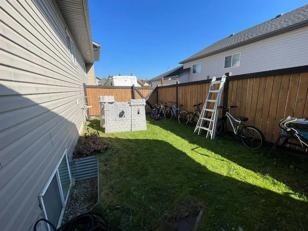 122 Muldoon Crescent