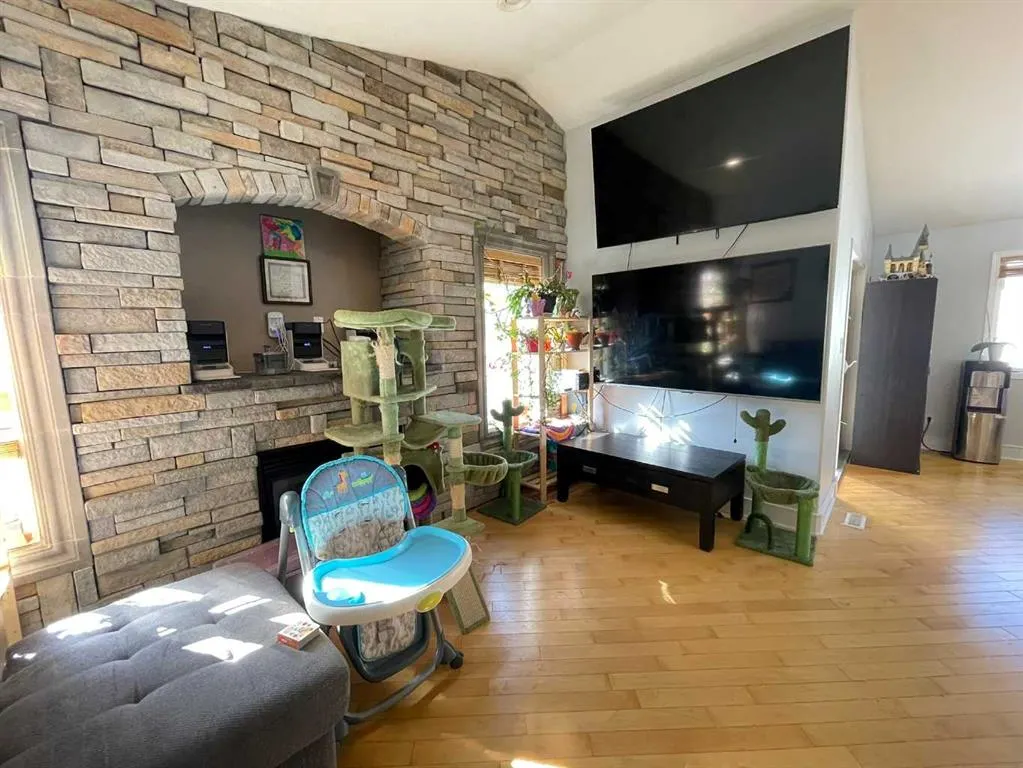 122 Muldoon Crescent