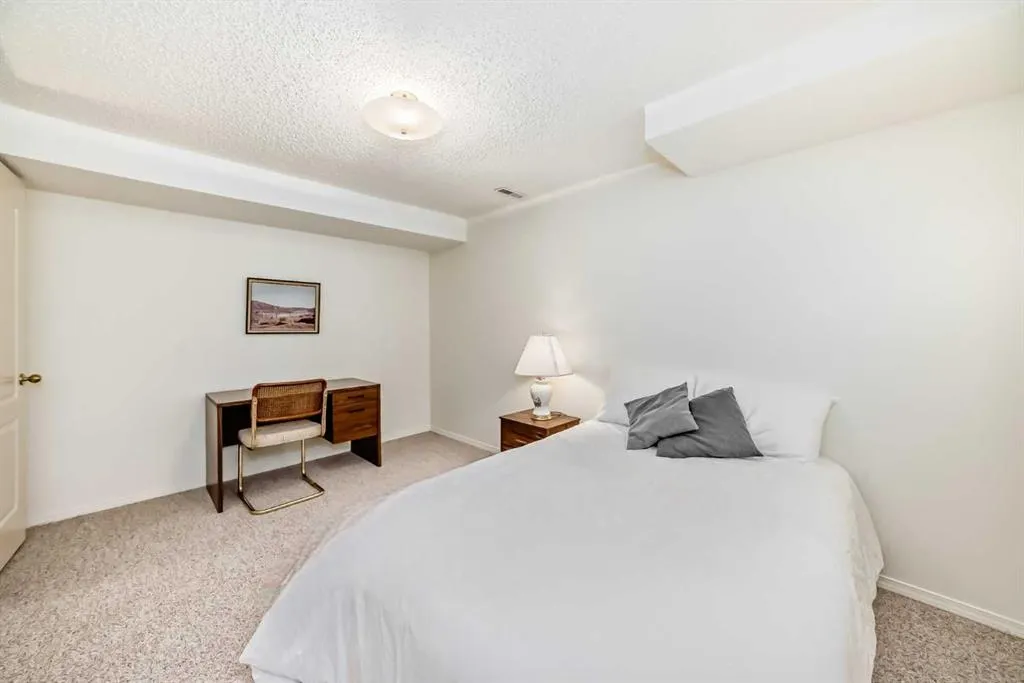 44 Hawkside Park NW
