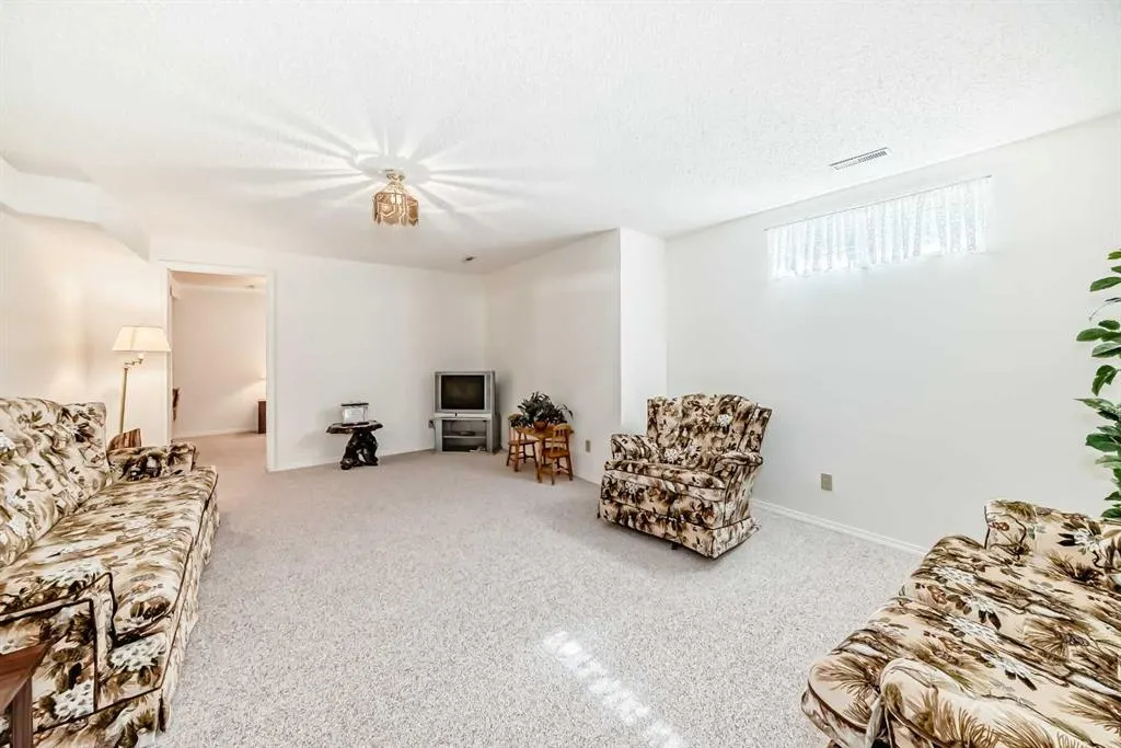 44 Hawkside Park NW