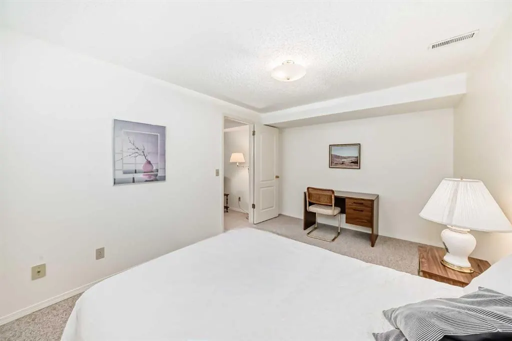 44 Hawkside Park NW