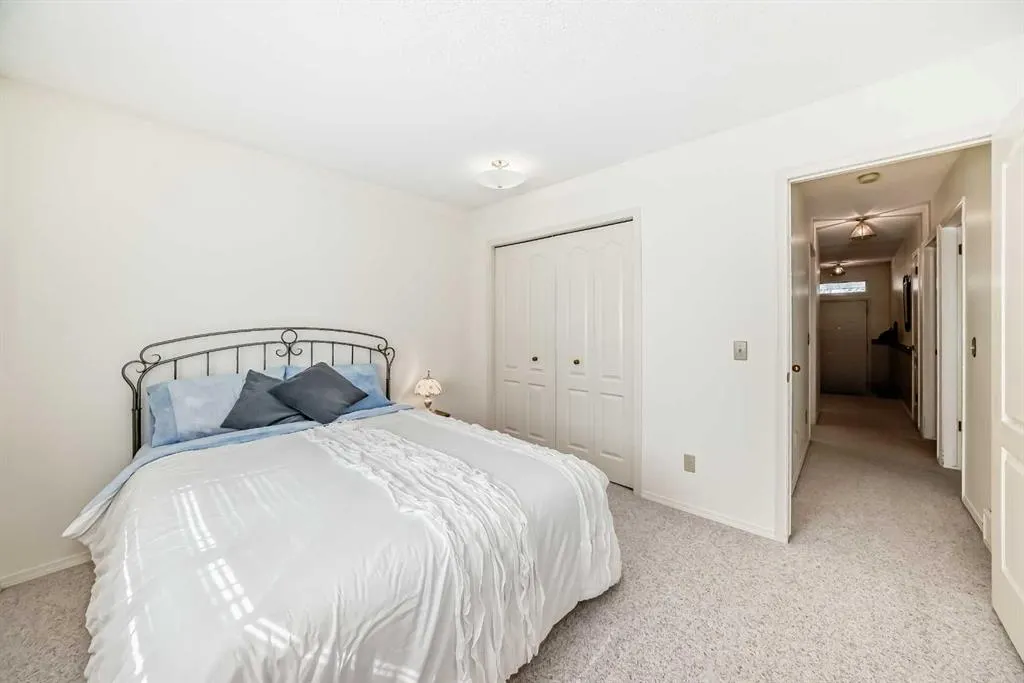 44 Hawkside Park NW