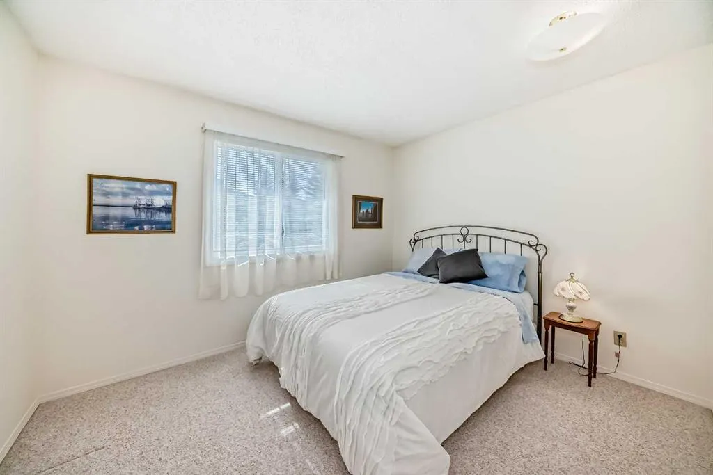 44 Hawkside Park NW
