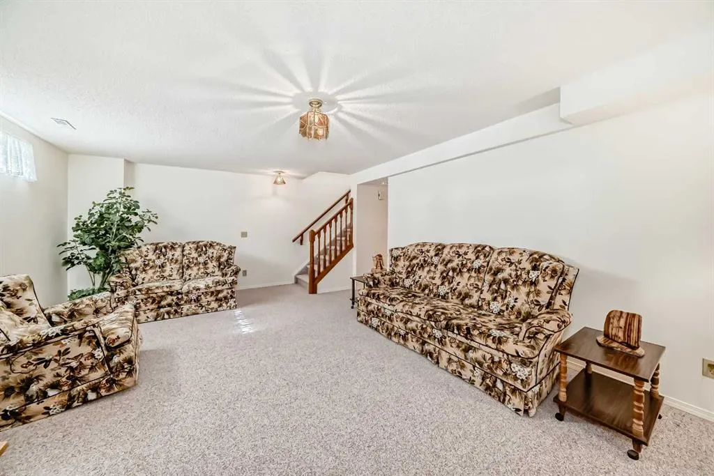 44 Hawkside Park NW