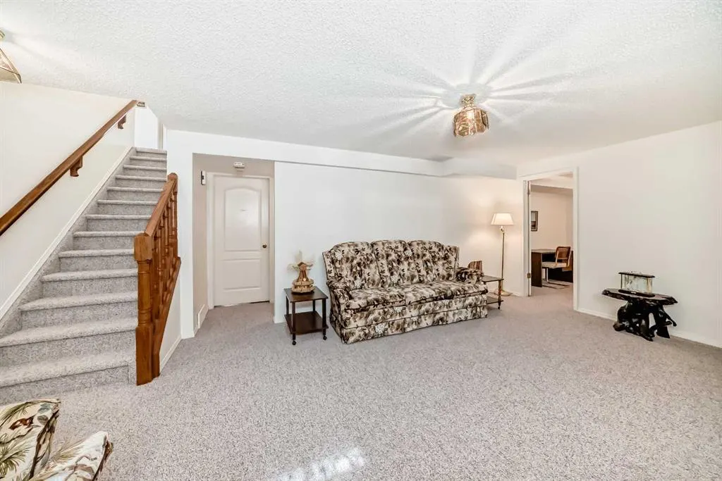 44 Hawkside Park NW