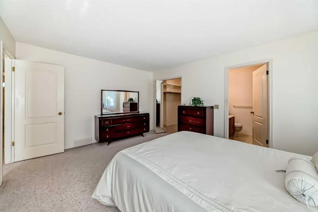 44 Hawkside Park NW