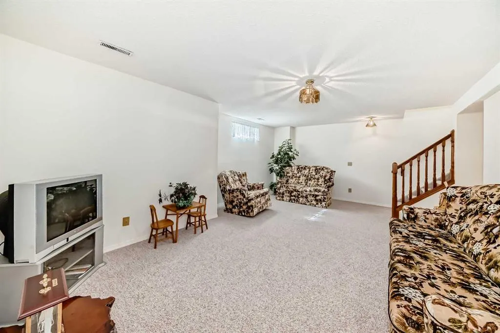 44 Hawkside Park NW