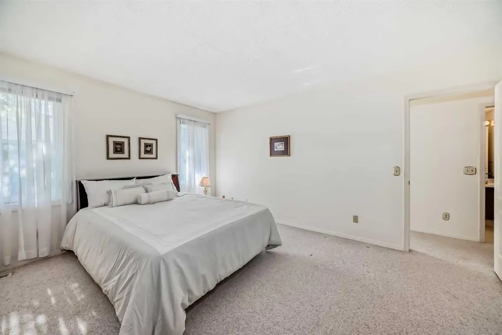 44 Hawkside Park NW