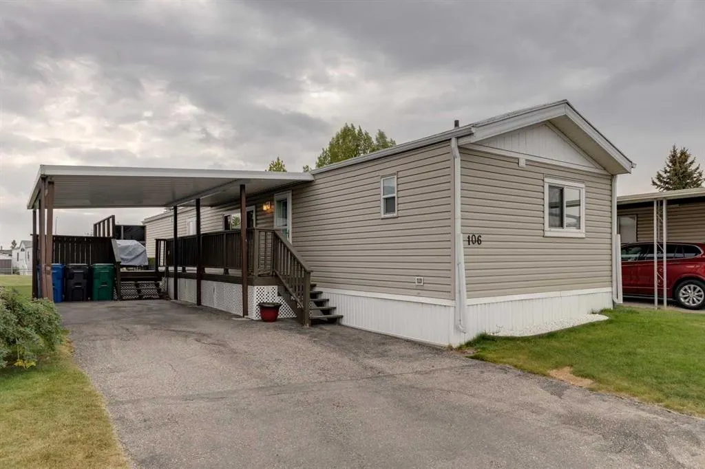 99 Arbour Lake Road NW, #106