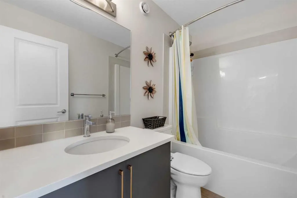 231 Lavender Manor SE