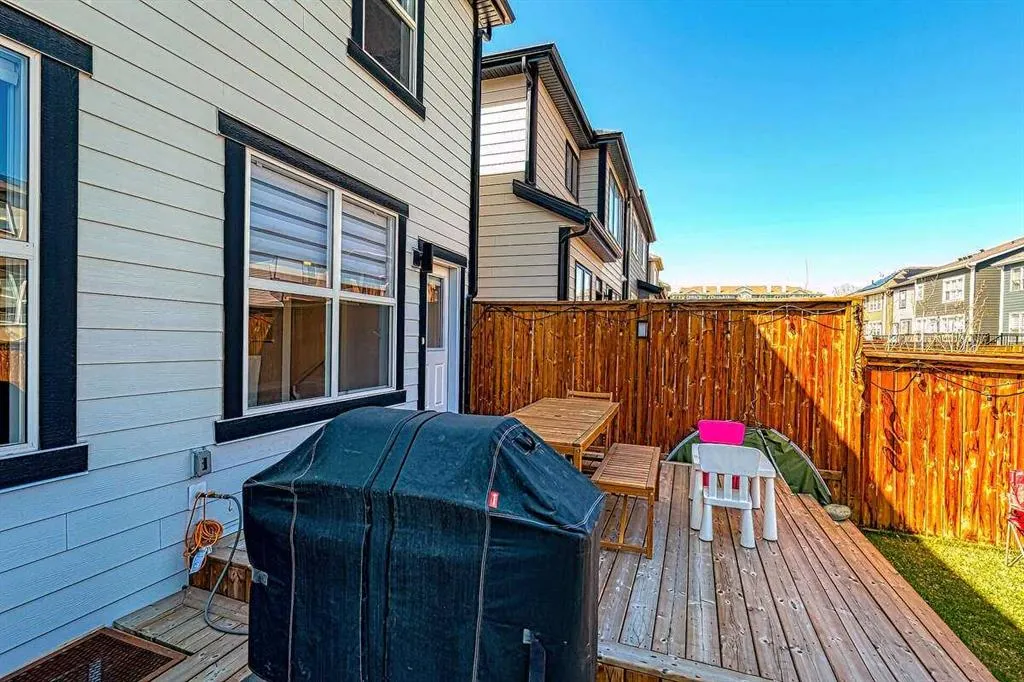 146 Arbour Lake Rise NW