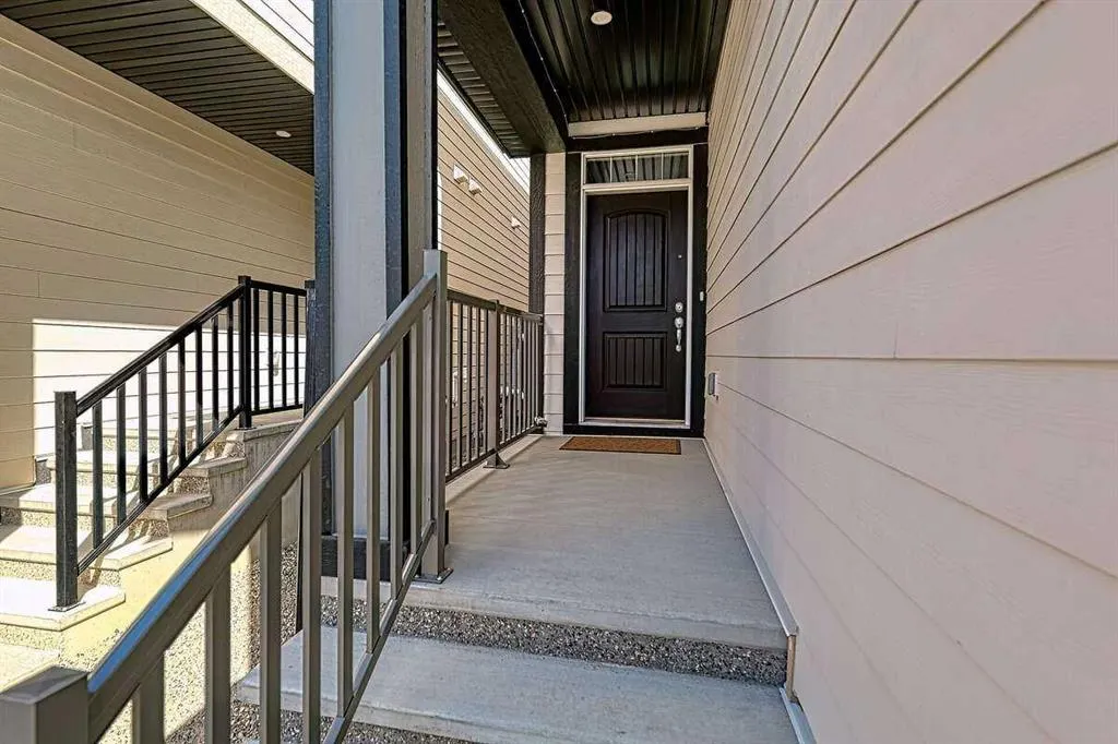 146 Arbour Lake Rise NW