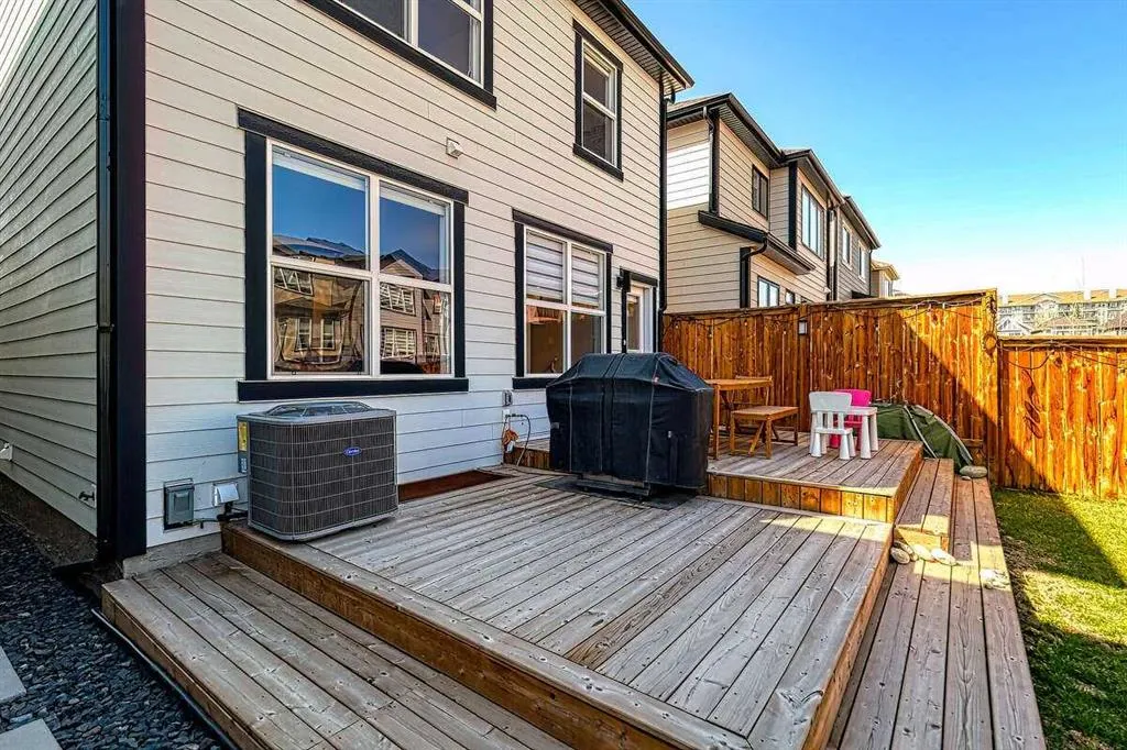 146 Arbour Lake Rise NW