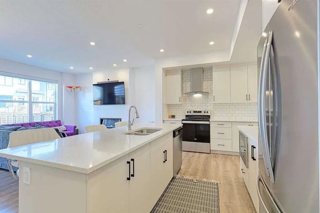 146 Arbour Lake Rise NW