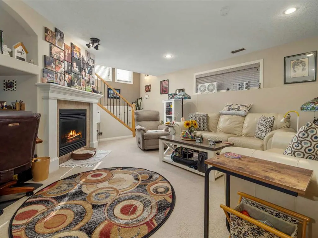 279 Squamish Court W