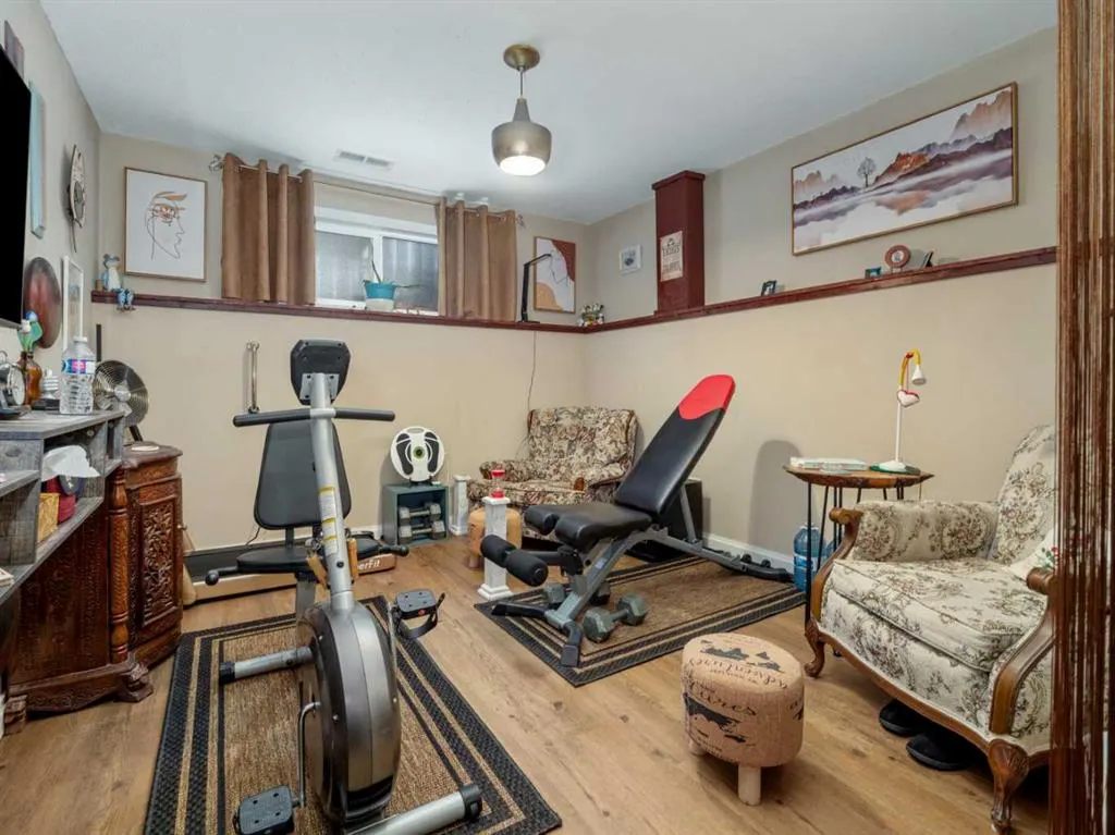 279 Squamish Court W