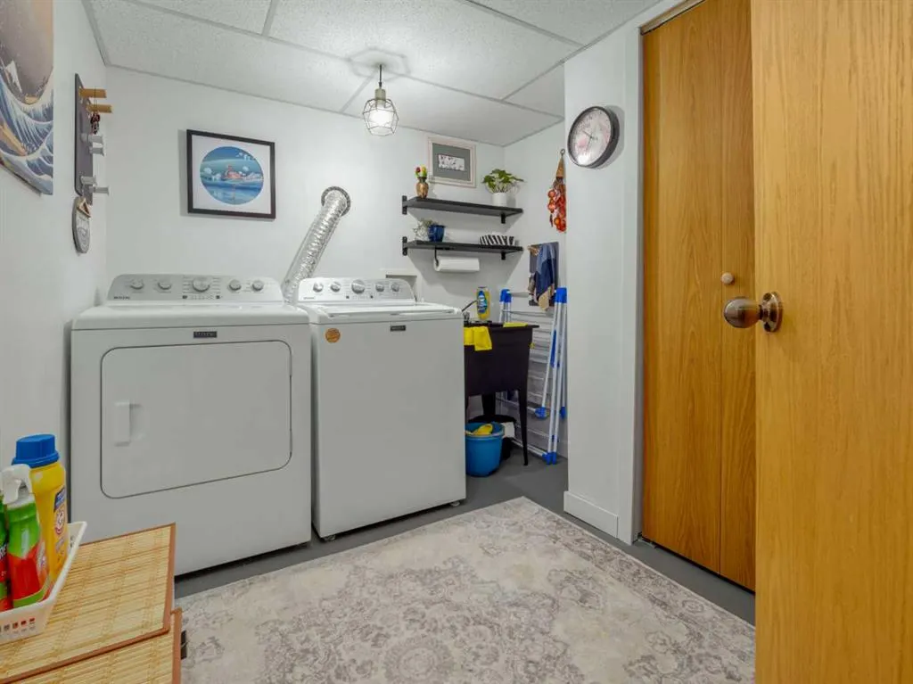 279 Squamish Court W